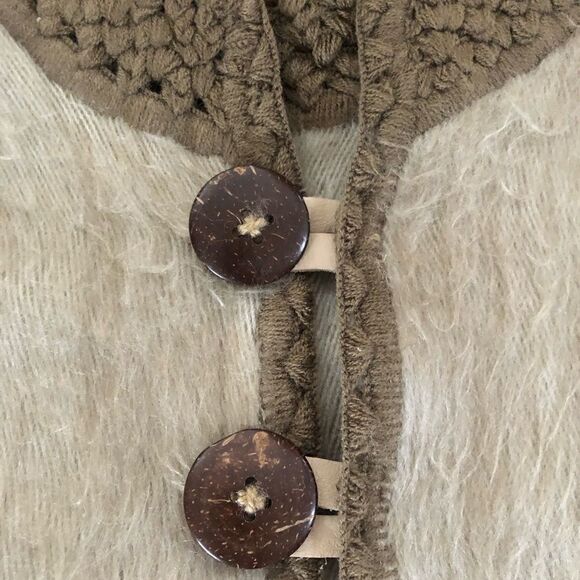 Shupaca Alpaca Two Button Cape Poncho Taupe One Size Beautiful! - Picture 3 of 9